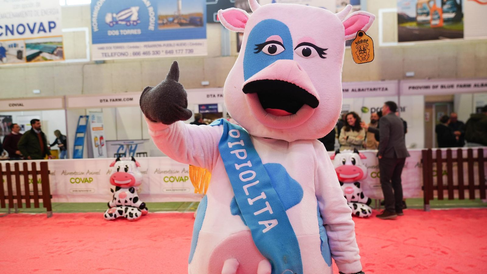La mascota de la XVII Feria de Ganado Frisón de Dos Torres.