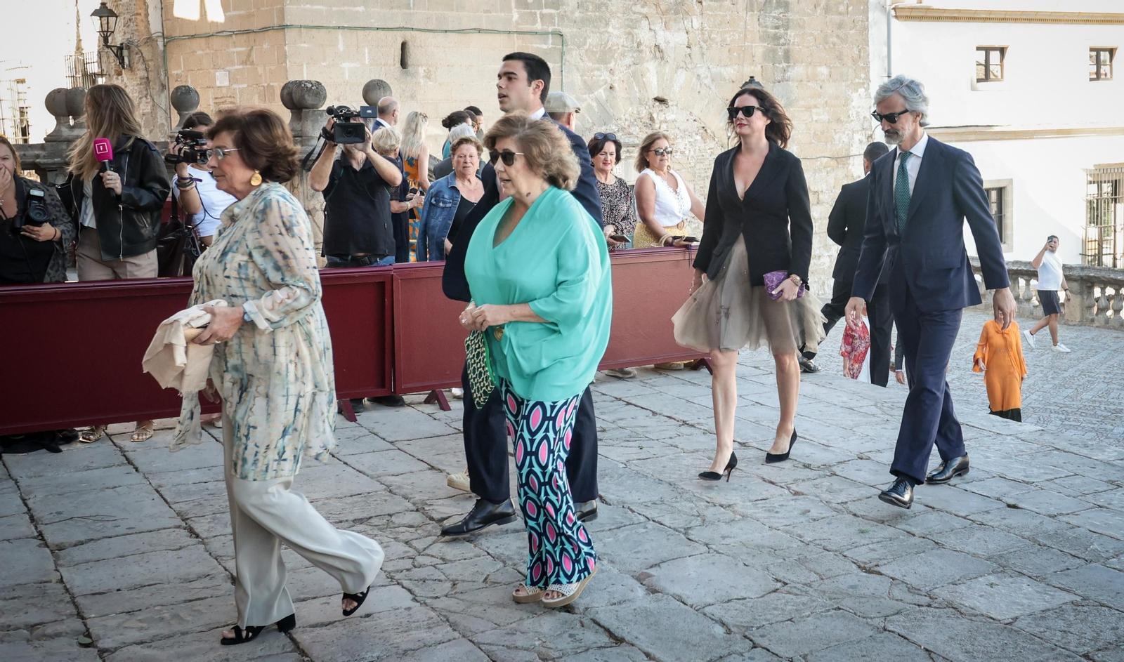 Imágenes de los asistentes a la boda de Ana Cristina Portillo Domecq en la Catedral de Jerez Imágenes de los asistentes a la boda de Ana Cristina Portillo Domecq en la Catedral de Jerez