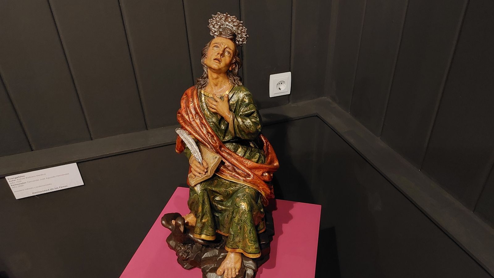 La exposición de estrenos de la Semana Santa, en imágenes