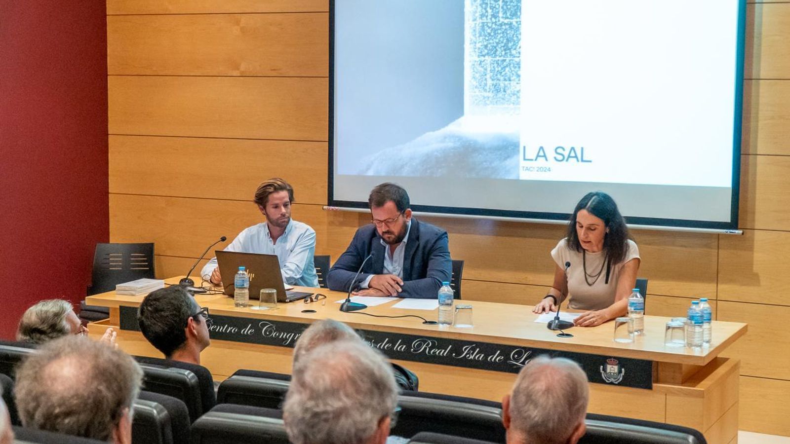Conferencia de los arquitectos Carlos Montes y José Rodríguez sobre el pabellón La Sal instalado en San Fernando Conferencia de los arquitectos Carlos Montes y José Rodríguez sobre el pabellón La Sal instalado en San Fernando