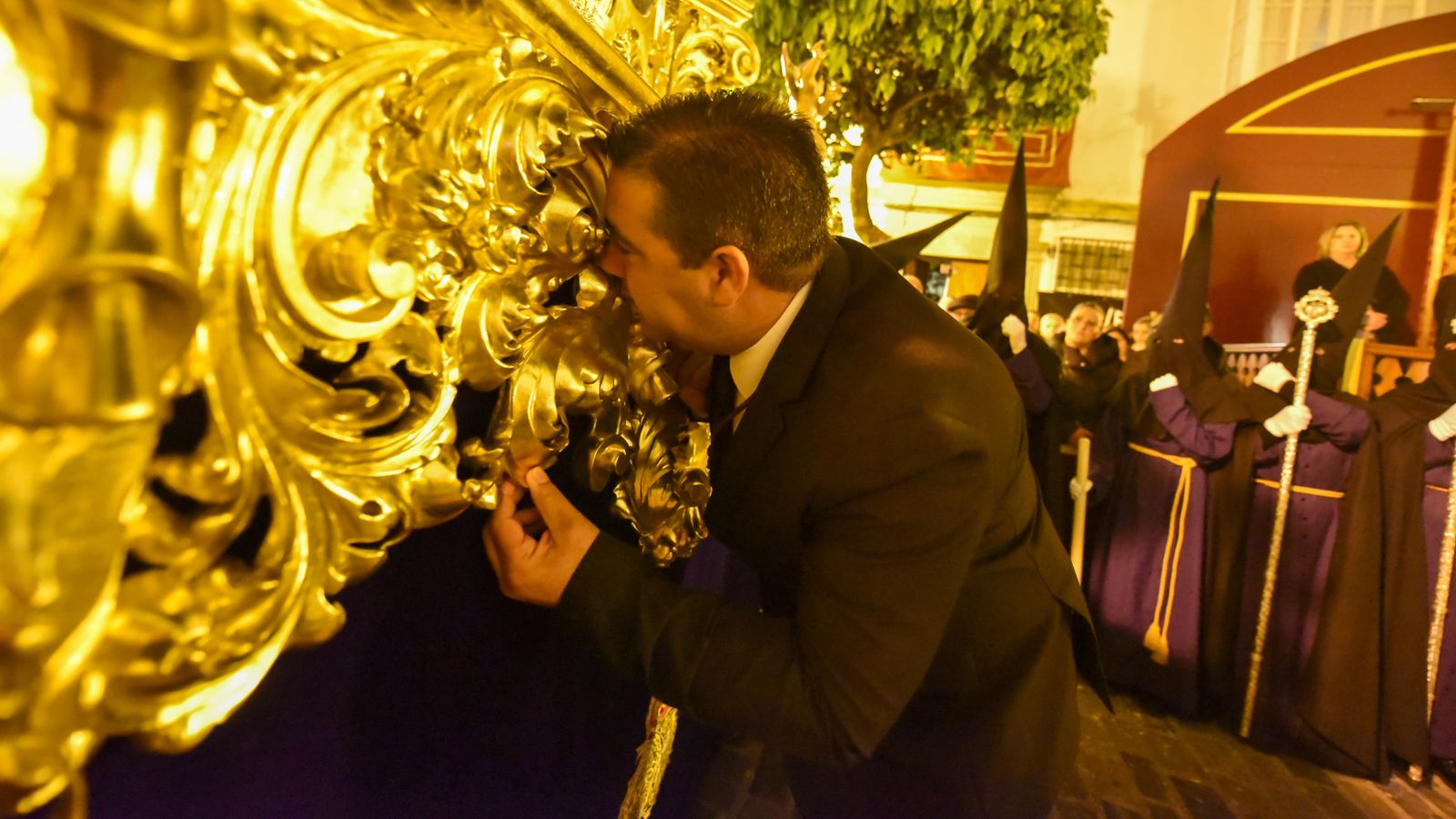 Fotos del Jueves Santo en Tarifa: Jesús Nazareno y María Santisima de la Paz
