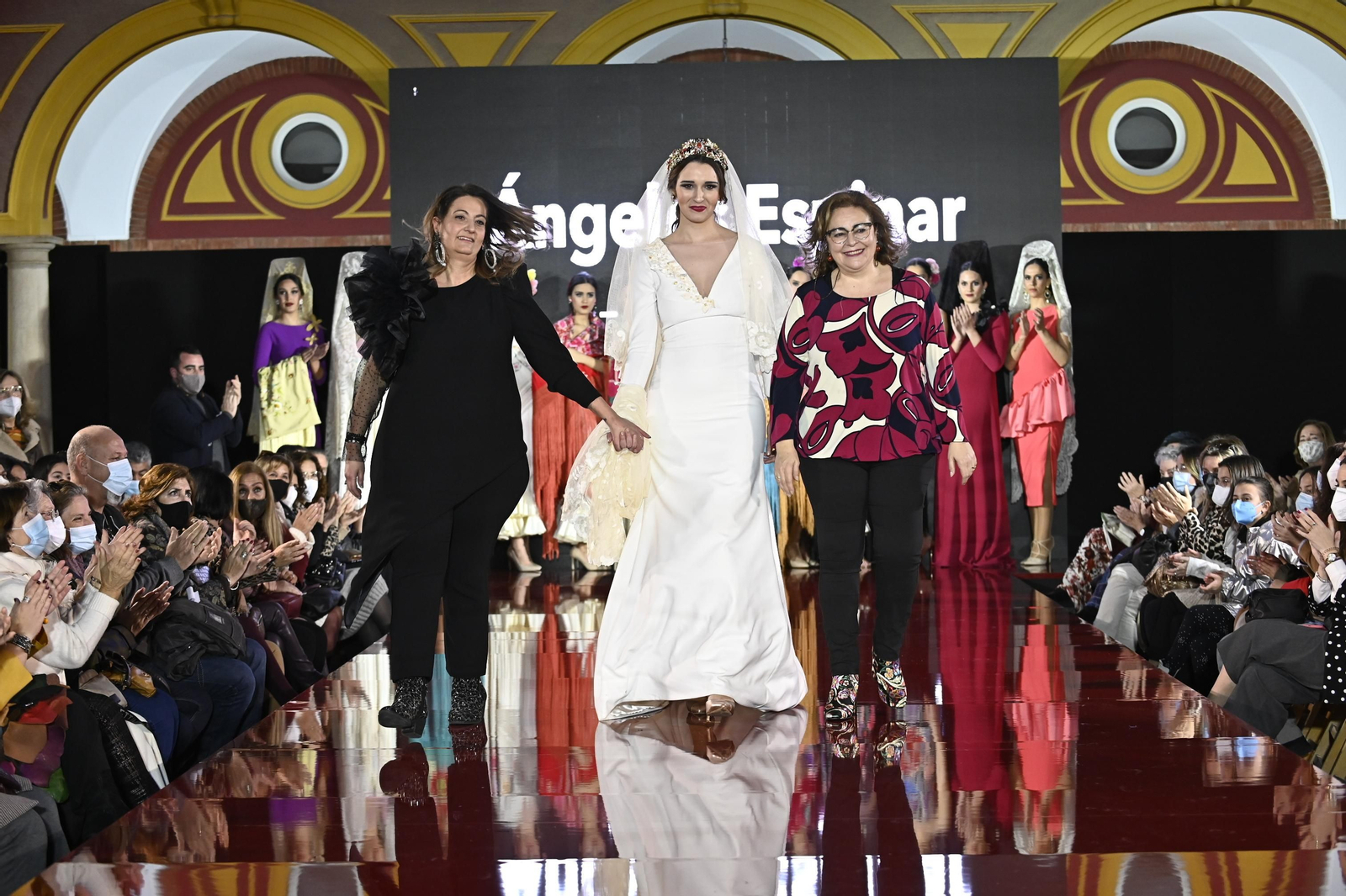 El desfile de Ángeles Espinar y Maite Cárdenas en Pasarela Huelva Flamenca 2022, todas las fotos
