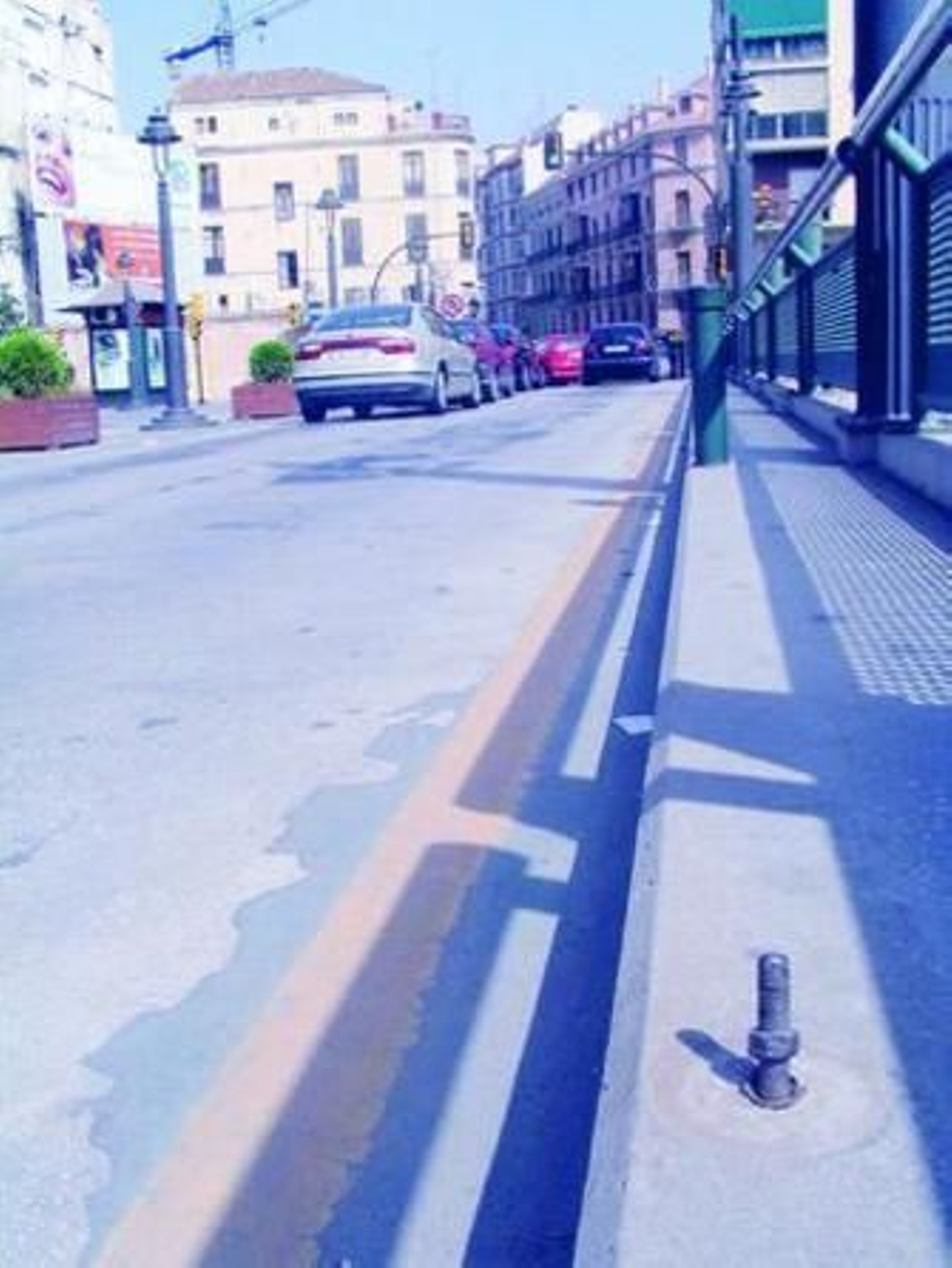 Acera sur del Puente de la Esperanza.