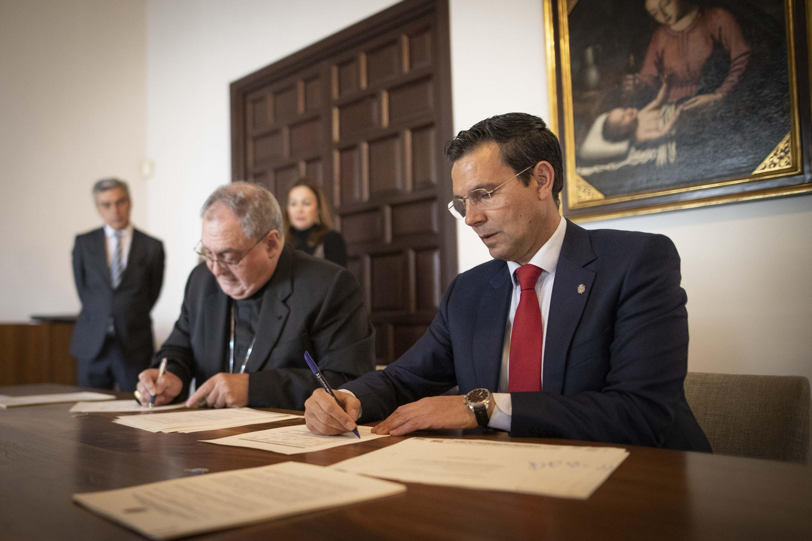 El alcalde de Granada, Franciscdo Cuenca, y el arzobispo de la ciudad, José María Gil Tamayo, firman un convenio El alcalde de Granada, Franciscdo Cuenca, y el arzobispo de la ciudad, José María Gil Tamayo, firman un convenio