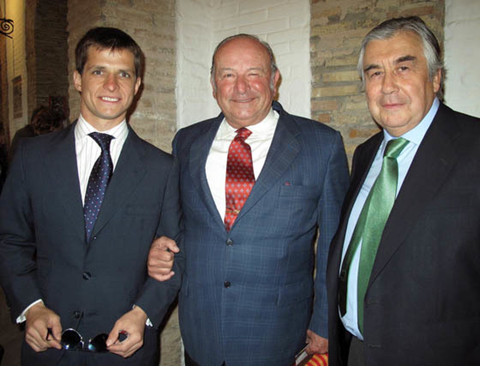El torero Julián López ‘El Juli’; el rejoneador Álvaro Domecq y el empresario y financiero Alberto Alcocer.  Foto: Victoria Ramírez