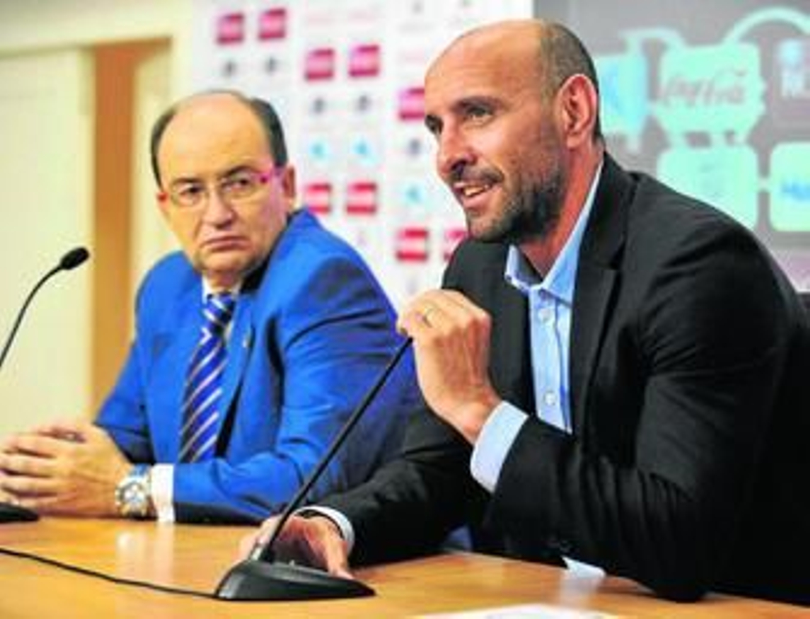Monchi, sonriente, junto a José Castro en la presentación de Aleix Vidal.