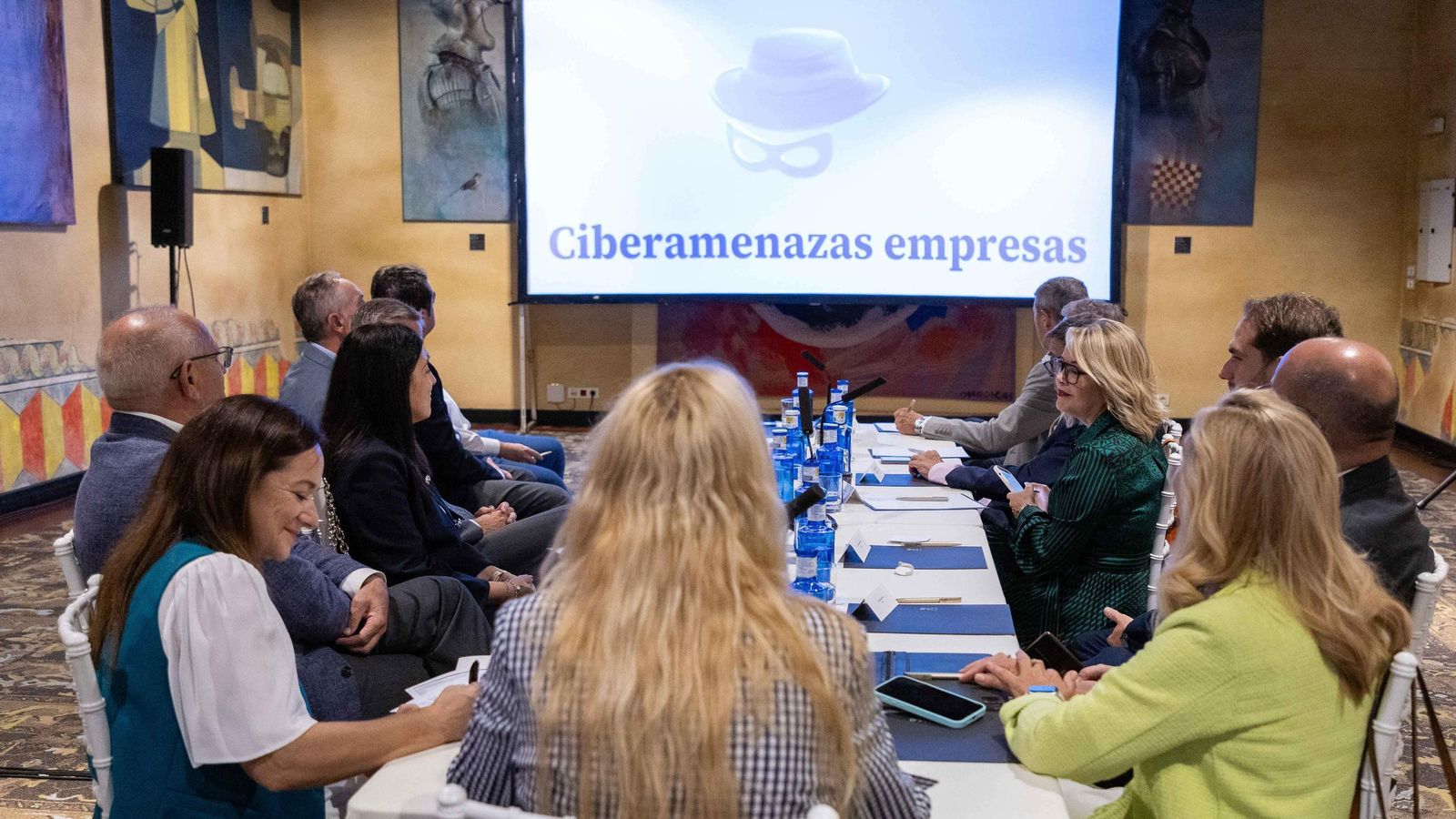 Uno de los momentos del encuentro en el interior del Hotel Palacio De Santa Paula de Granada.