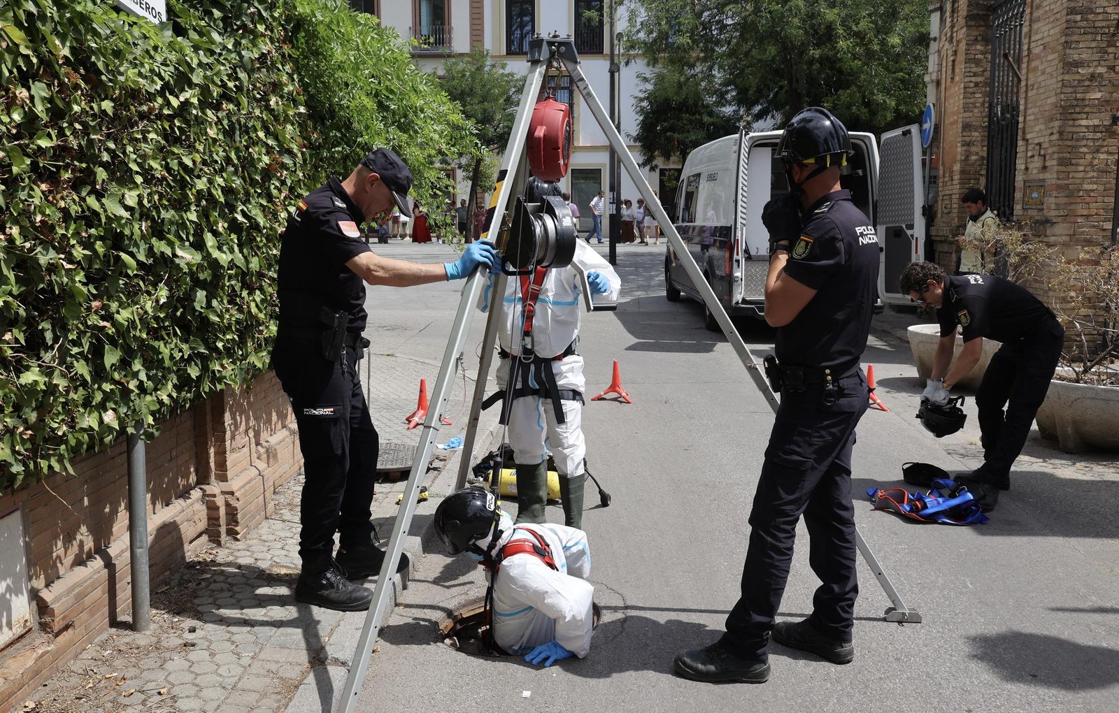 Policía Nacional hace inspecciones del subsuelo y con los perros para la ONU