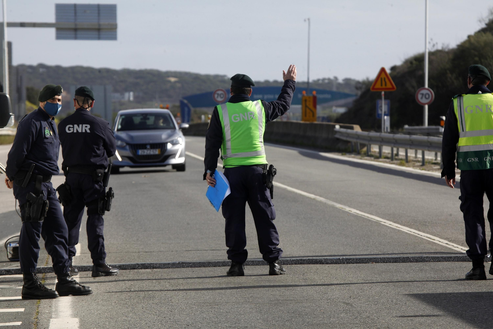 Controles de la policía portuguesa el pasado mes de febrero entre Ayamonte y Castro Marím
