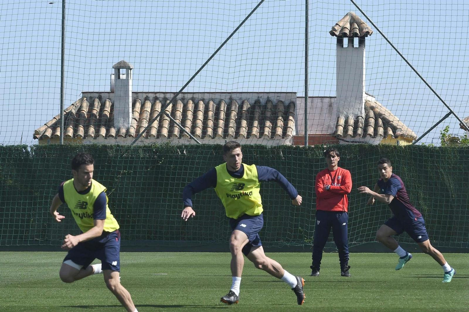 Montella sigue el ensayo en Marbella ante Corchia, Lenglet y Ben Yedder.