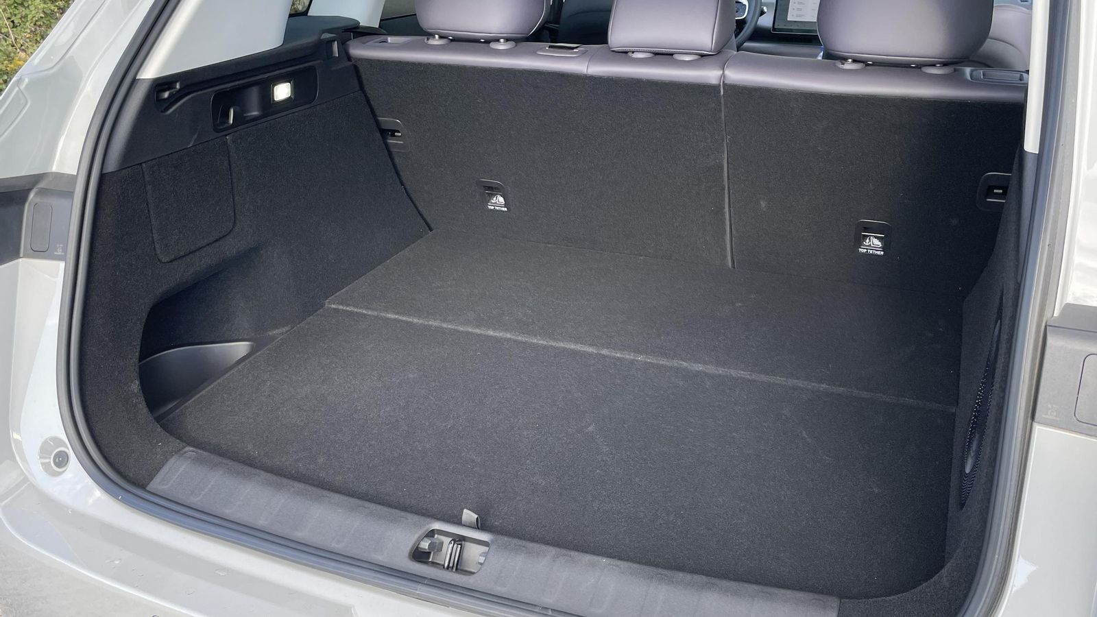 La capacidad del maletero, sobre todo por la altura de que se dispone hasta el borde de los asientos -no tiene cortinilla que lo delimite-, no está entre lo mejor de este SUV.