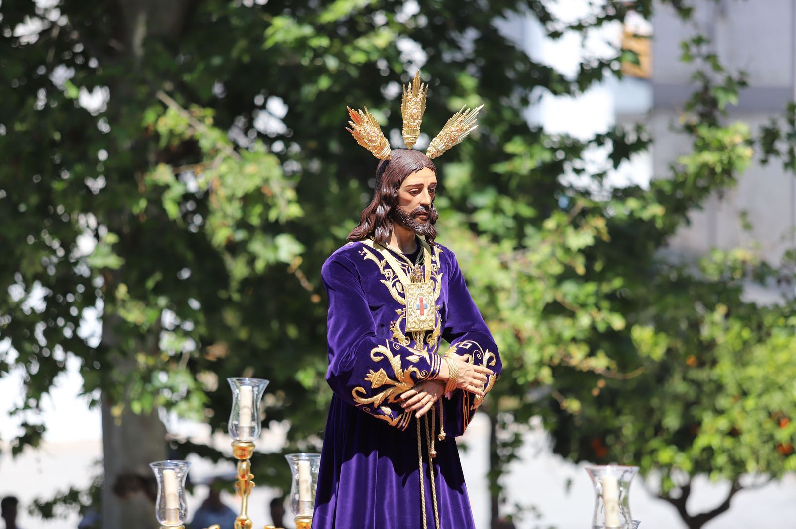 Imágenes del recorrido de la Hermandad del Cristo Cautivo de Huelva