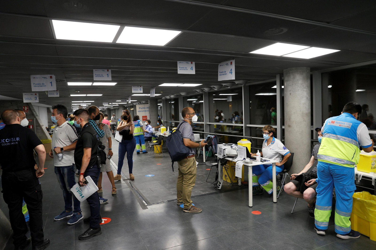 Imagen del interior del punto de vacunación masiva del Wizink Center, en Madrid.