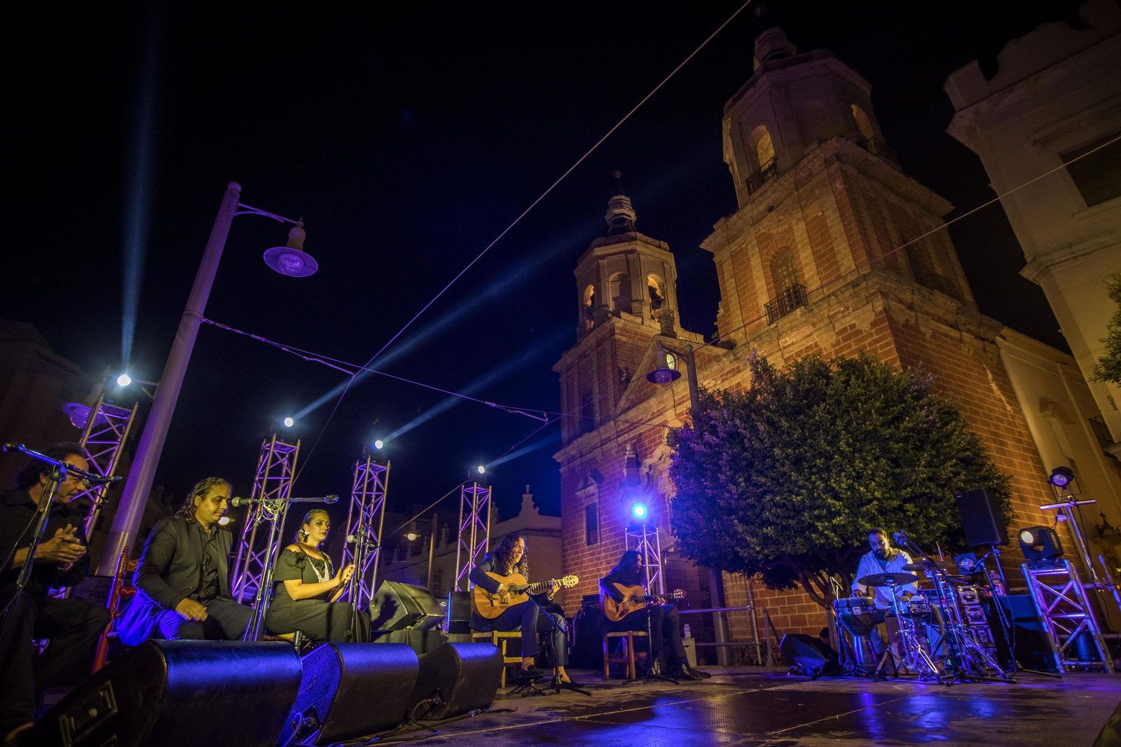Tomatito, en el escenario habilitado en la plaza de la Iglesia de San Fernando.