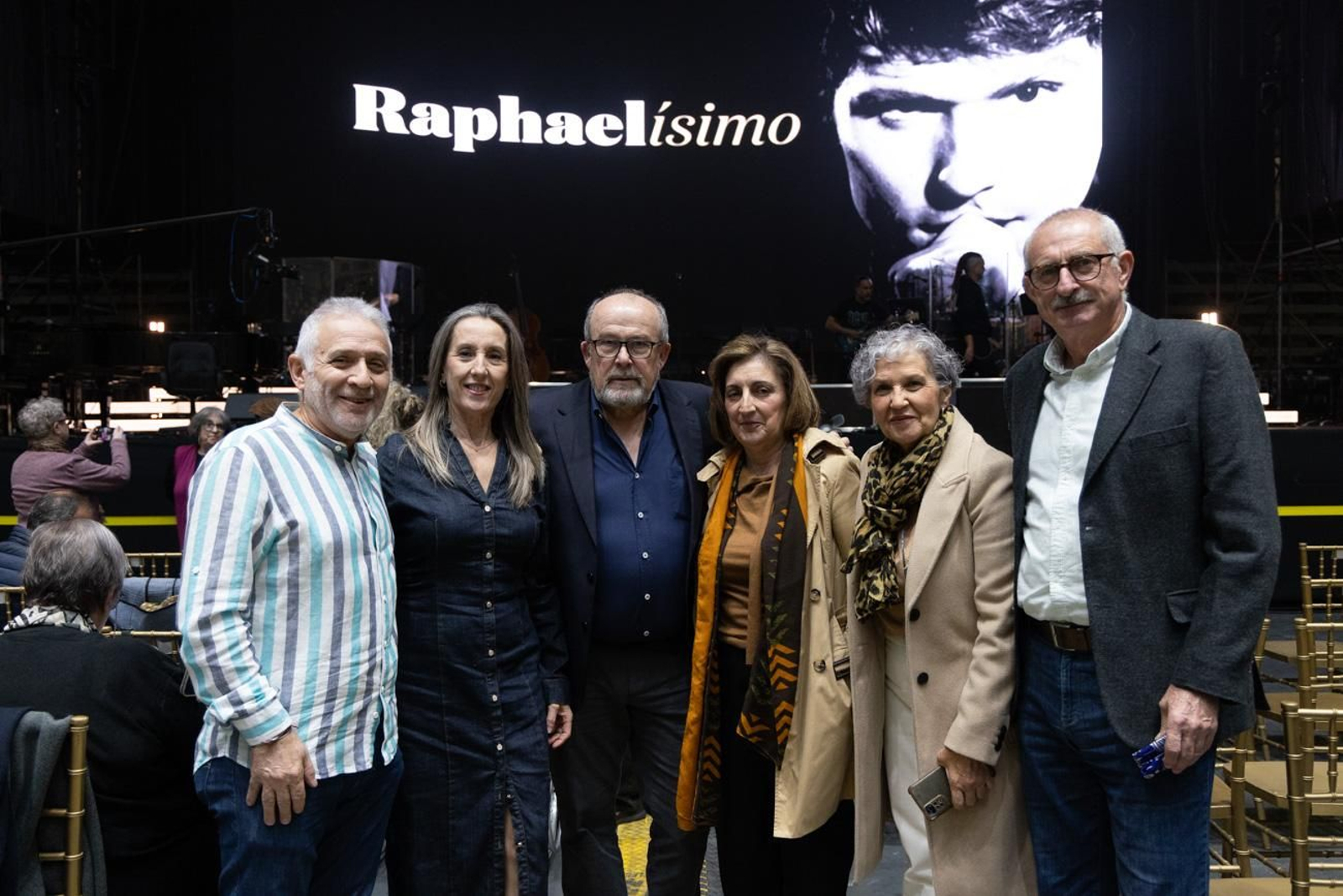 Así se disfruta en Jaén del concierto de Raphael, "Raphaelísimo"