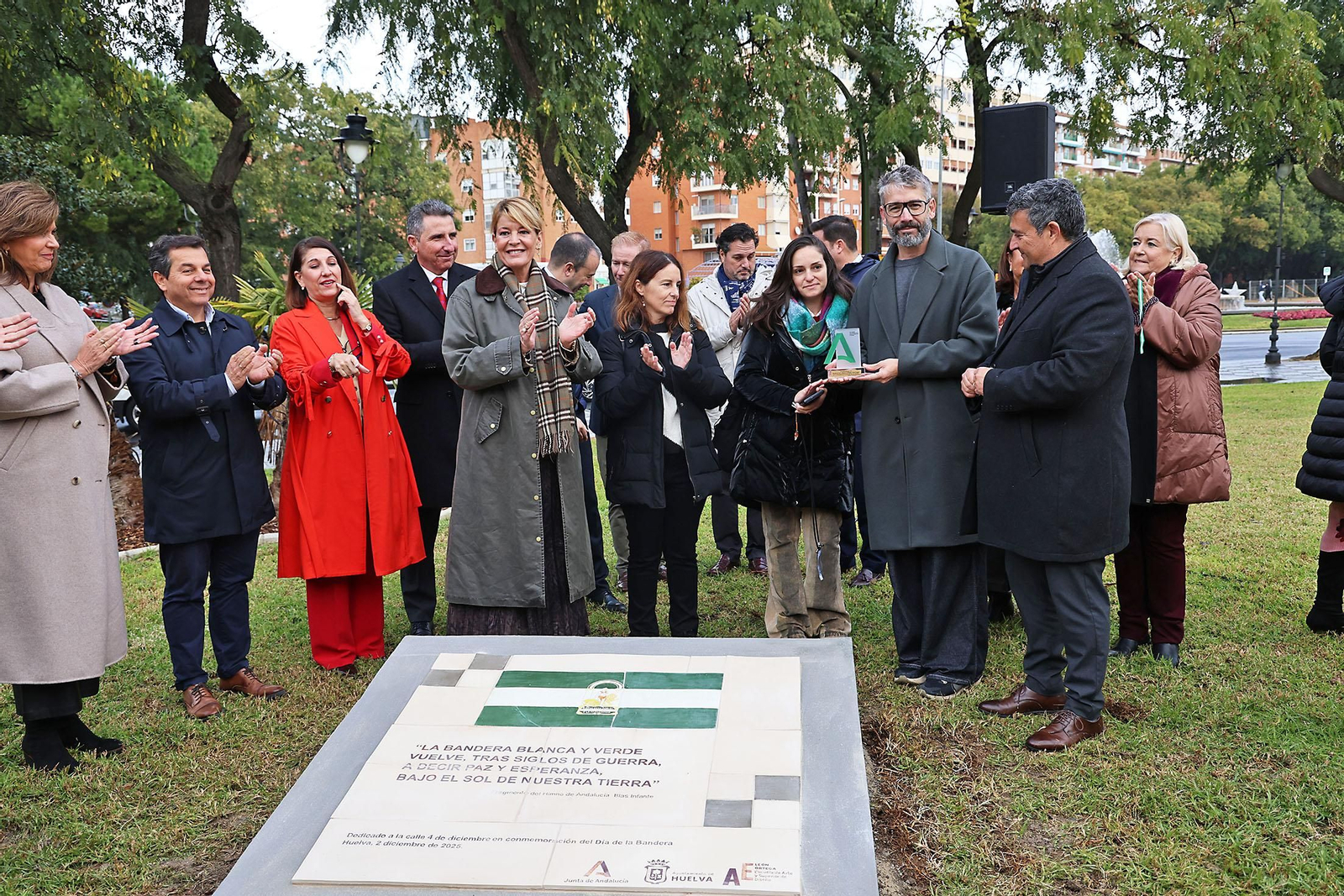 Descubren un azulejo conmemorativo del Día de la Bandera de Andalucía