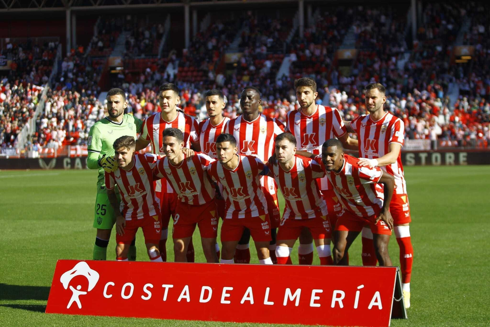 Once presentado por el conjunto rojiblanco en su último partido disputado en casa frente al Mallorca.