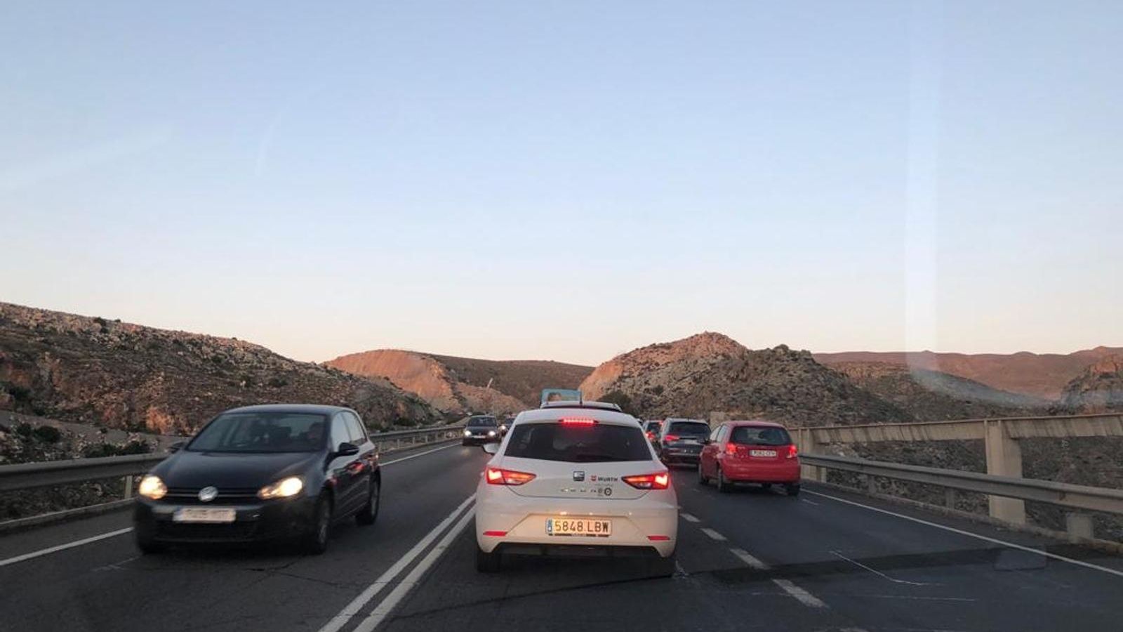 Caravana en la A-7 de cada mañana.