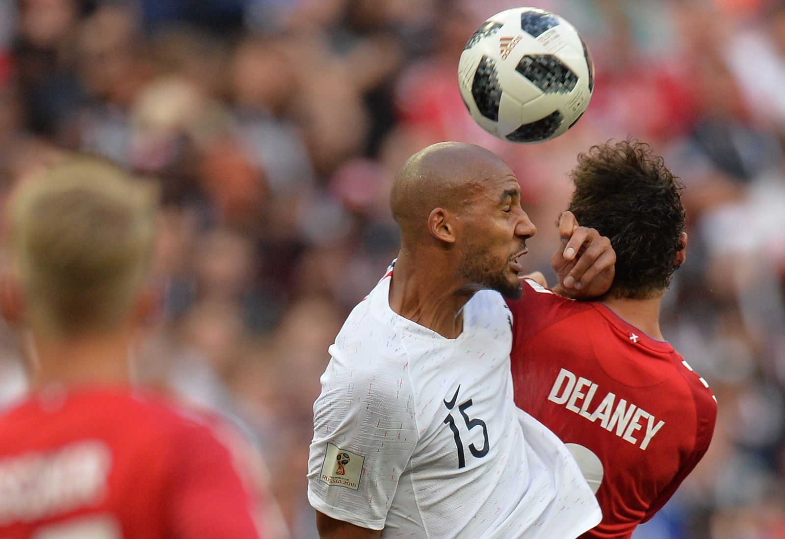 N'Zonzi salta con Delaney