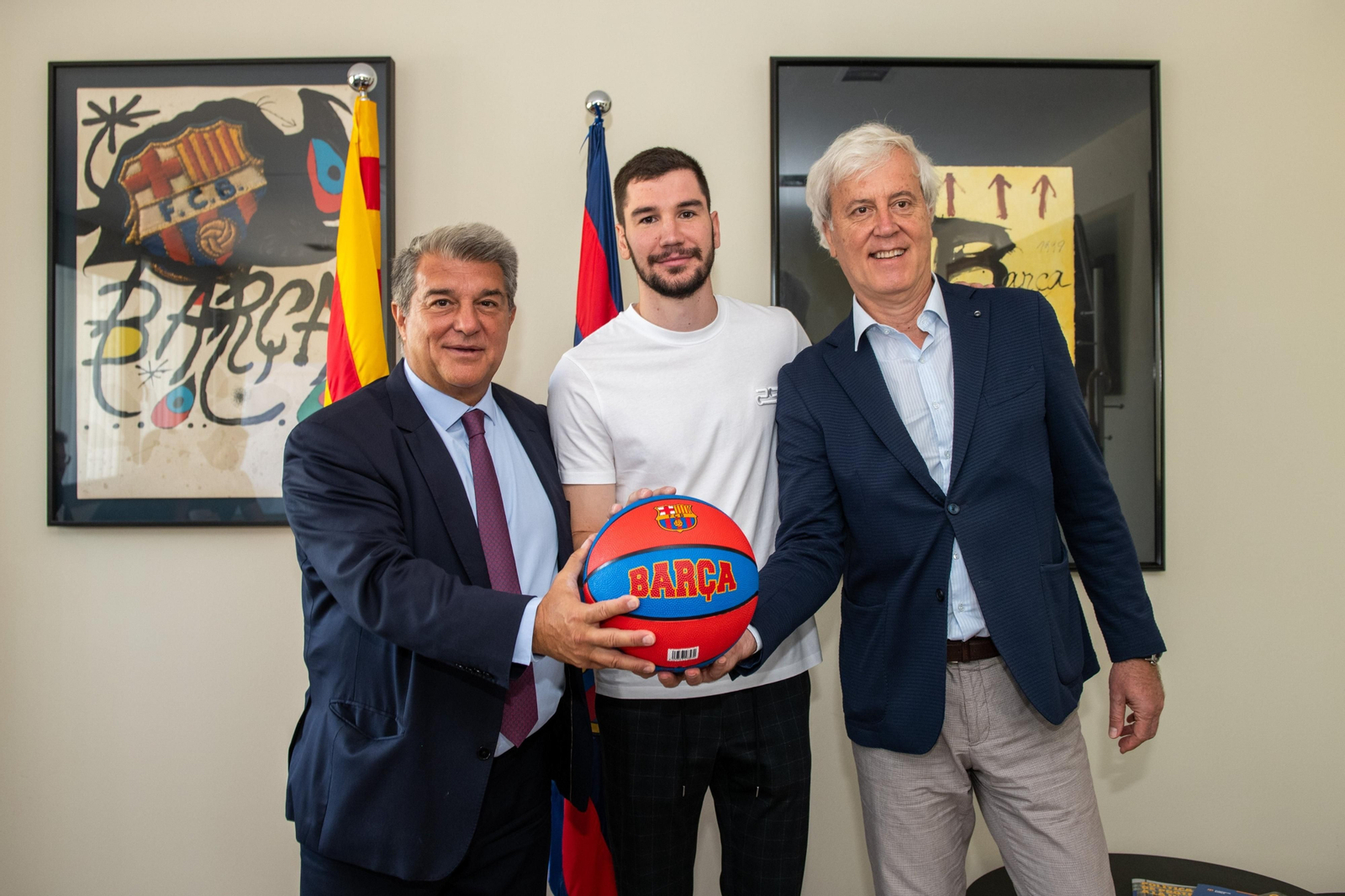 Darío Brizuela firma contrato con el Barcelona