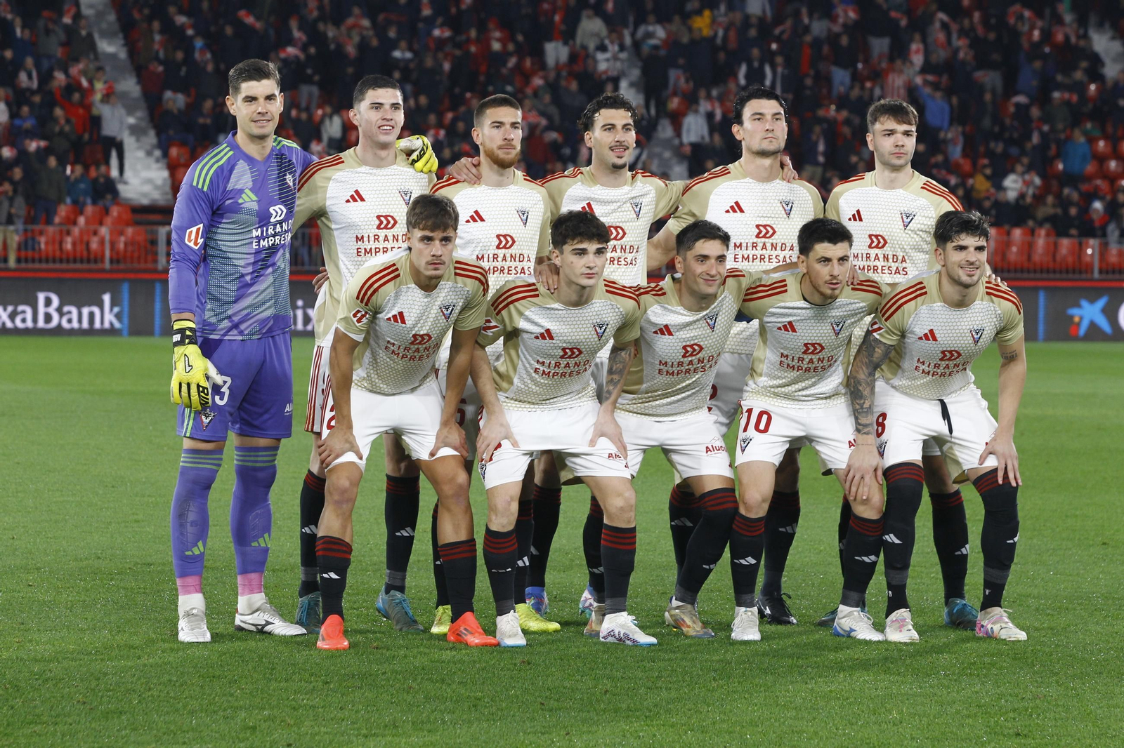 La U.D. Almería se impone por 1-0 al C.D. Mirandés y alcanza la segunda plaza, en imágenes