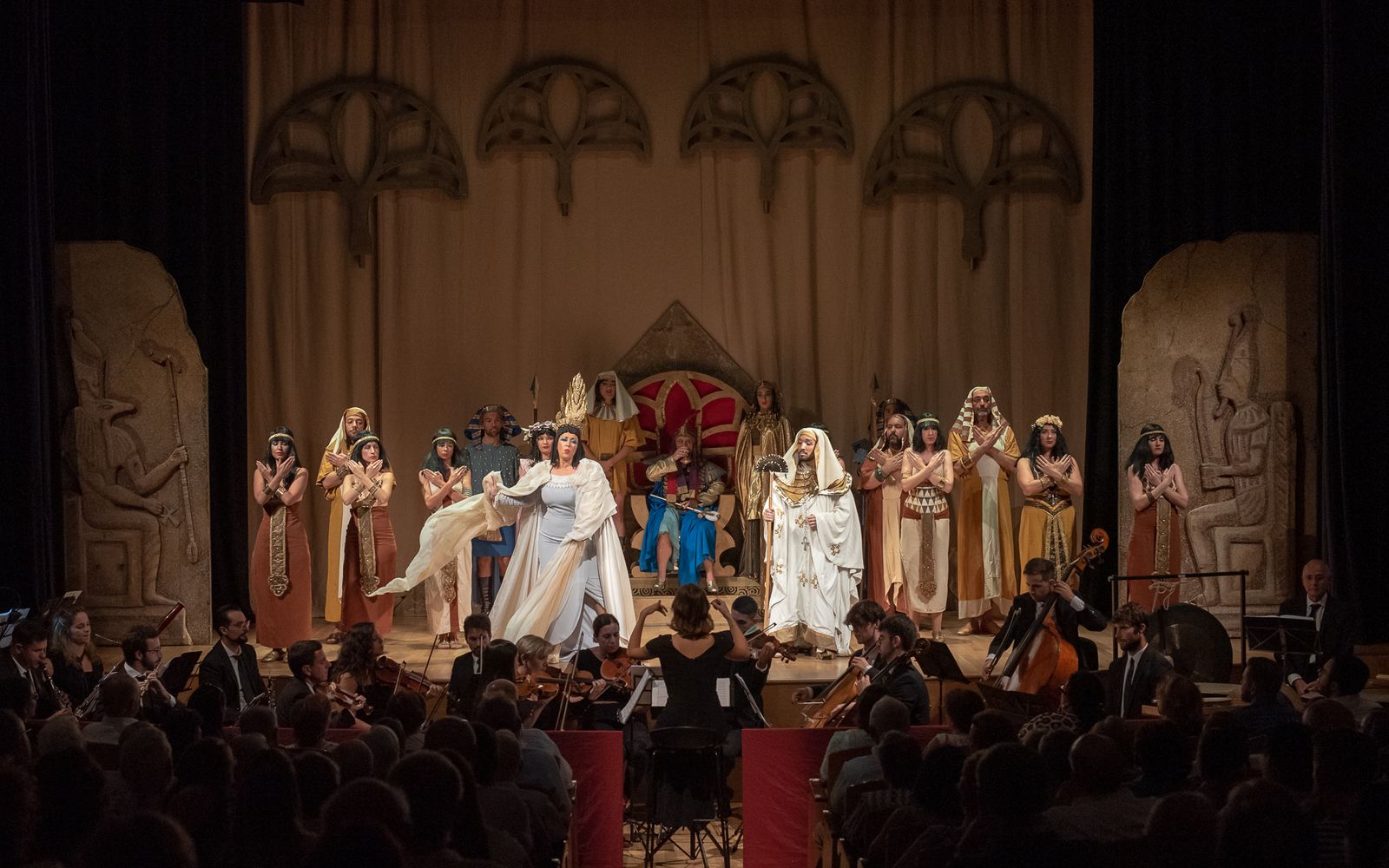 Genial astracanada egipcia en Espacio Turina.