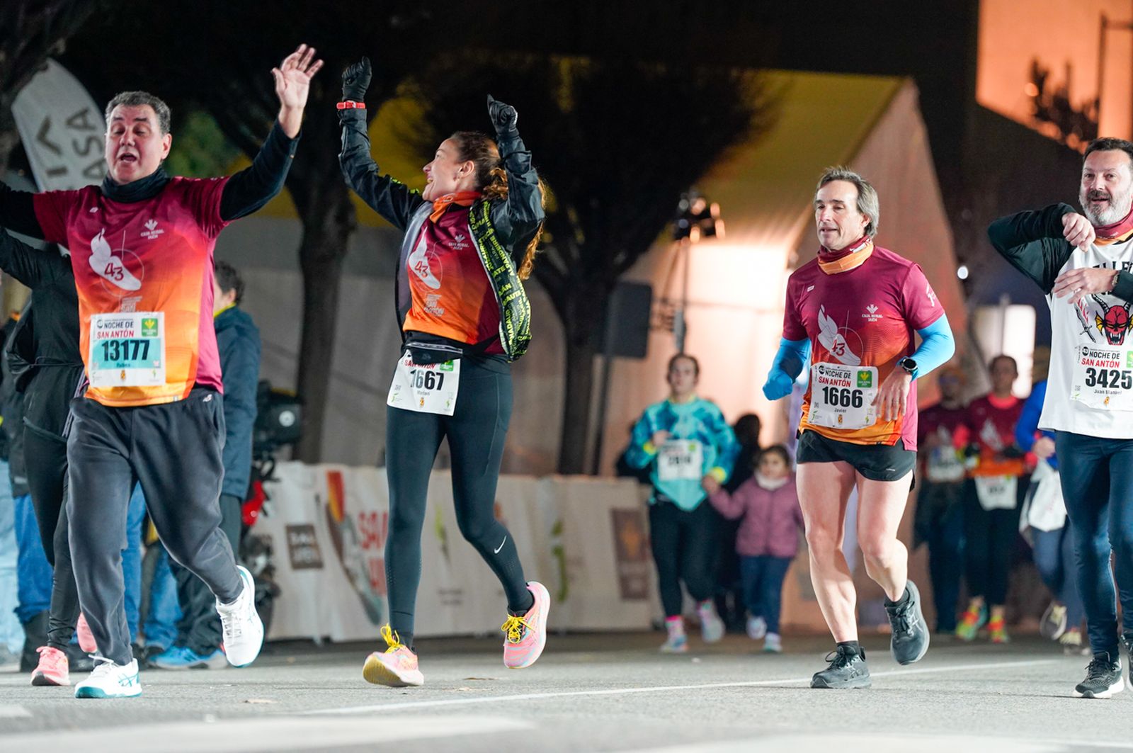 En imágenes: búscate en tu llegada a meta de la Carrera de San Antón 2026 (4)