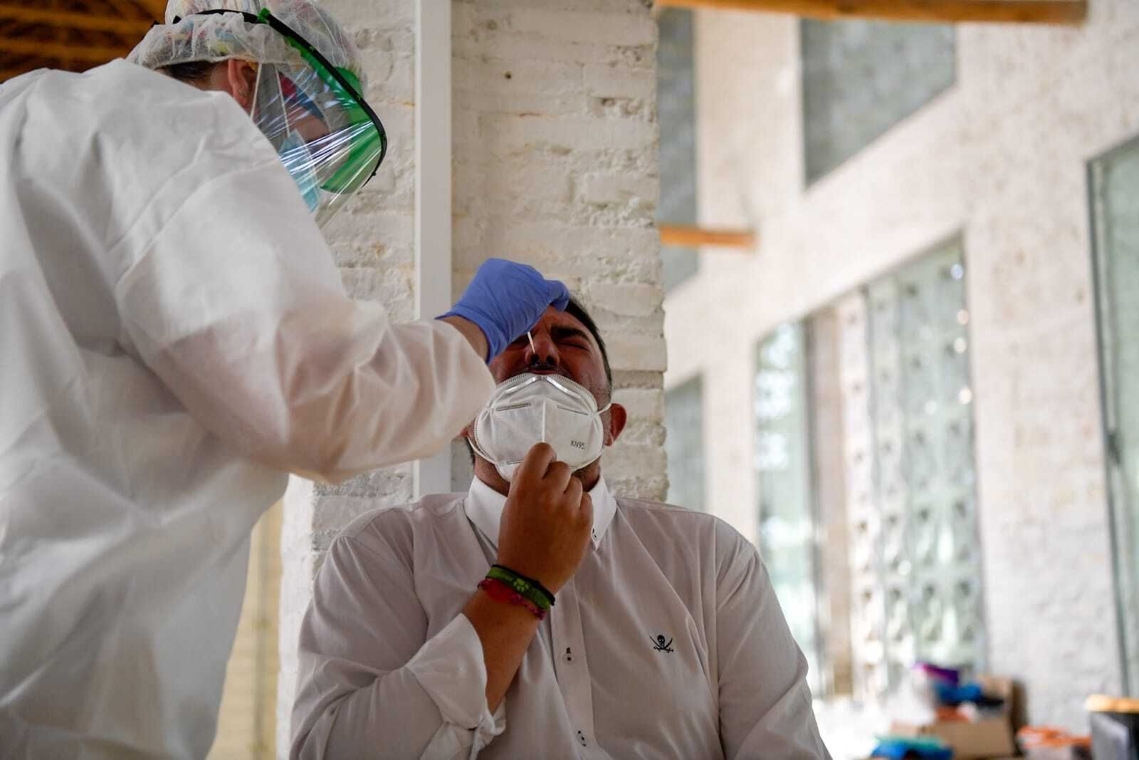 Las fotos de los test PCR masivos por el brote de coronavirus de Vegas del Genil, en Granada