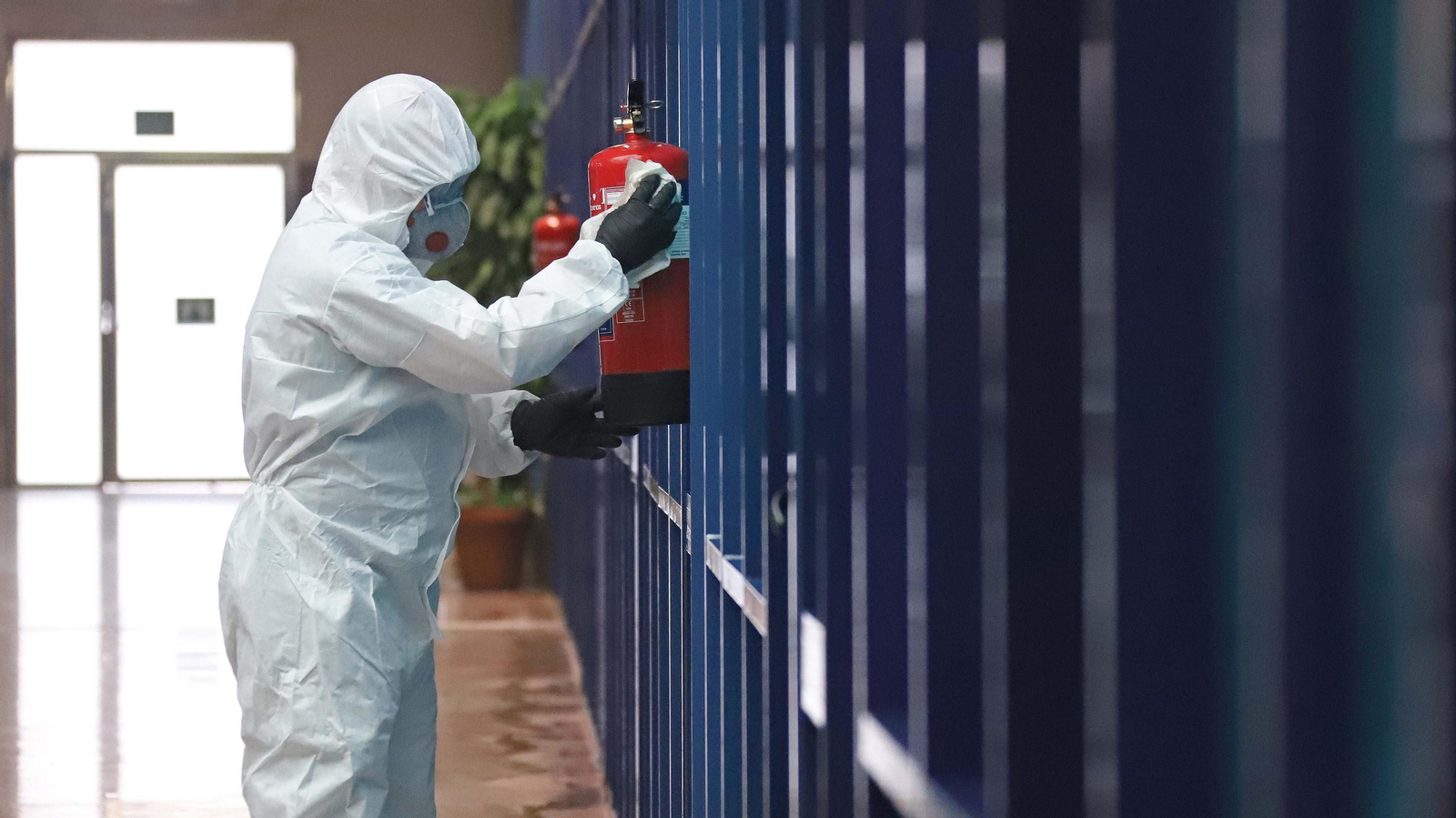 Fotos del despliegue de la UME en el puerto de Algeciras contra el coronavirus