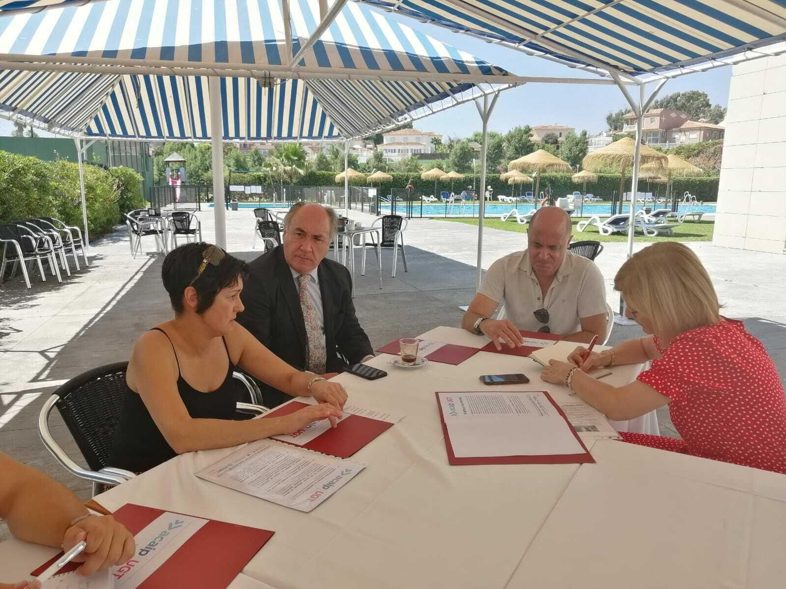 Pelayo y landaluce, con miembros de Acaip.