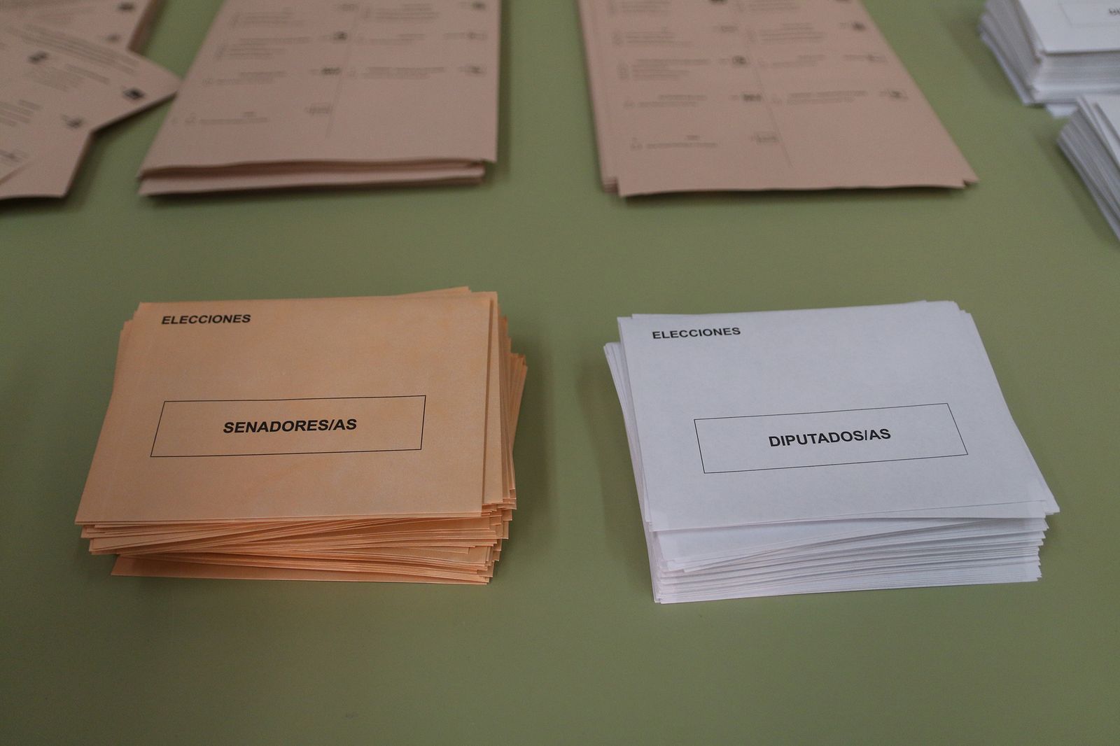 Almería hace cola para votar en las elecciones generales del 23J