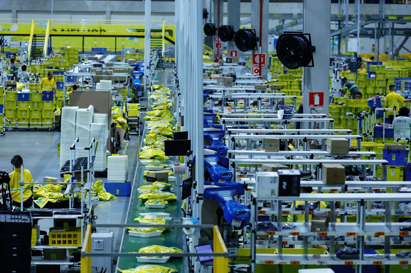 Centro de distribución de paquetes de comercio electrónico