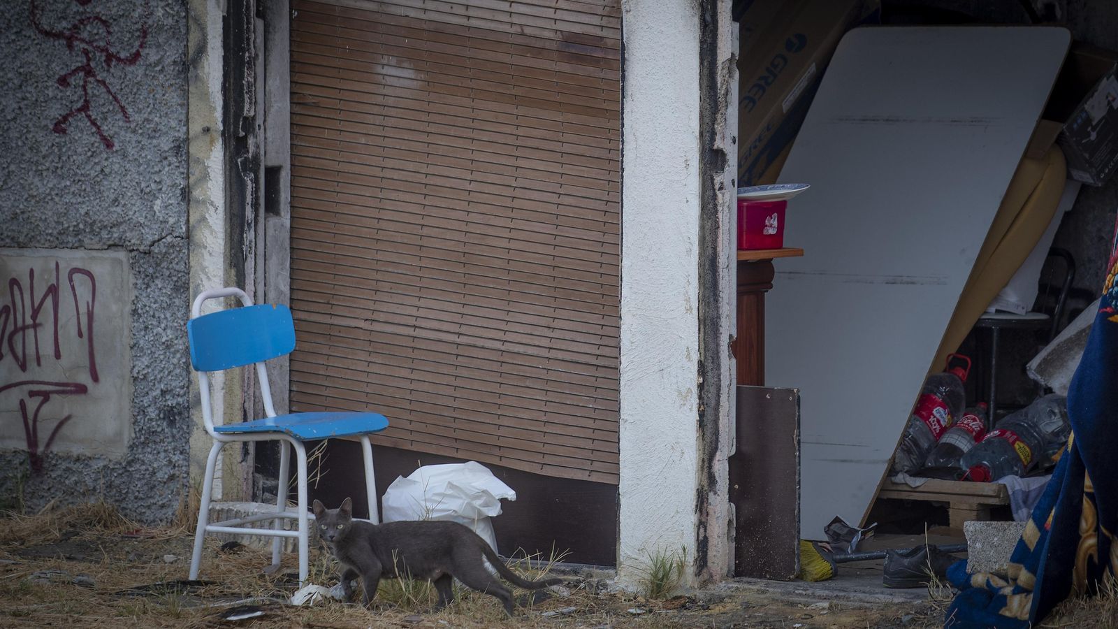 Detalle del transformador abandonado.