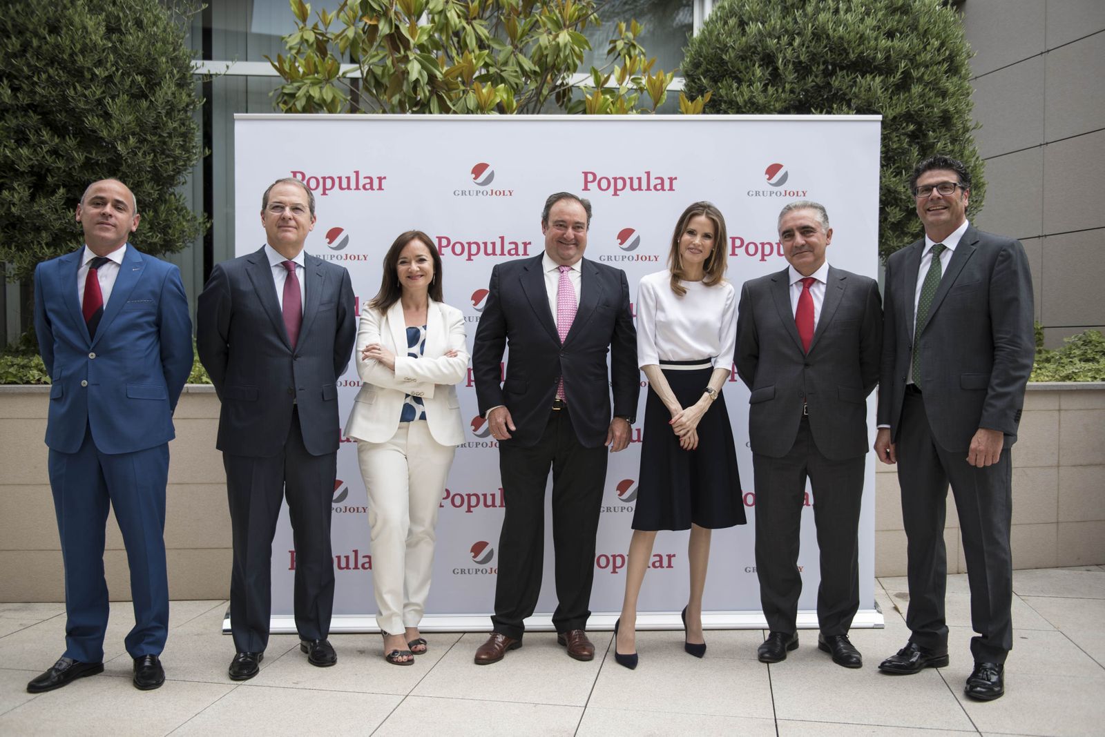 l El  director regional de Granada, Jaén y Almería de Popular, Javier Beloso; el director de Red Comercial de Popular, José Manuel Hevia; la directora de Granada Hoy, Magdalena Trillo; el director general adjunto al presidente de Grupo Joly, Tomás Valiente; la directora de orquesta Inma Shara; el director territorial de Andalucía de Popular, Luis Marín; y el gerente de Cotton South, Miguel C. Segura.