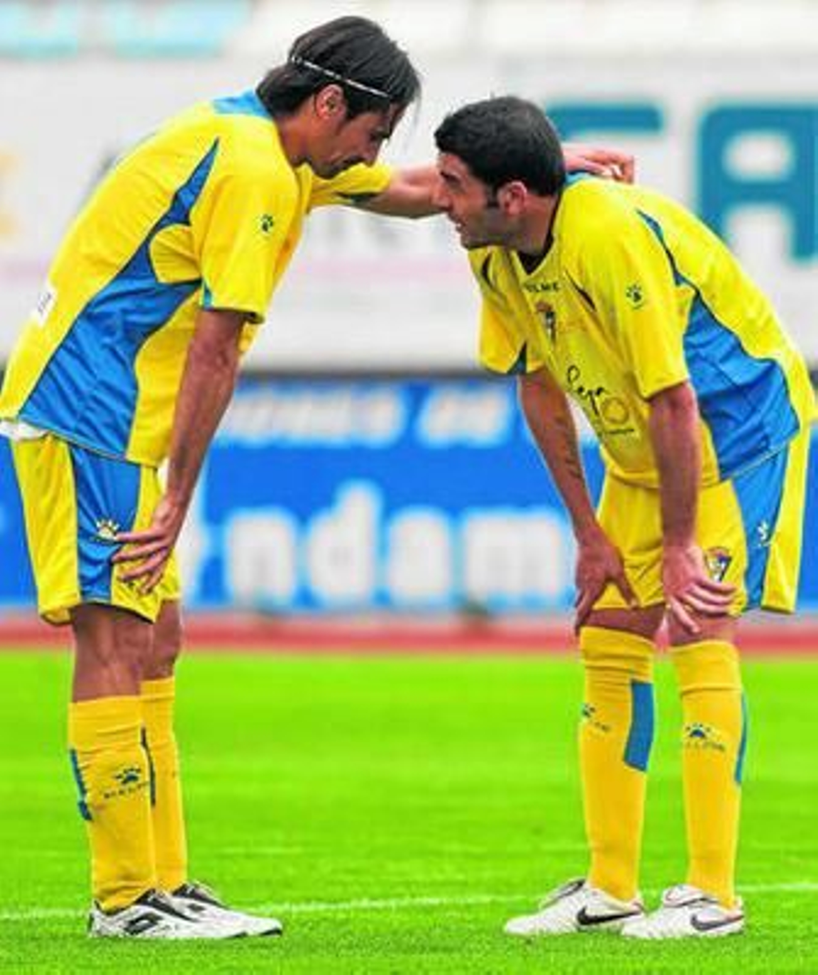 Pachón y Enrique dialogan en un instante del partido contra el Lorca Atlético el pasado domingo.