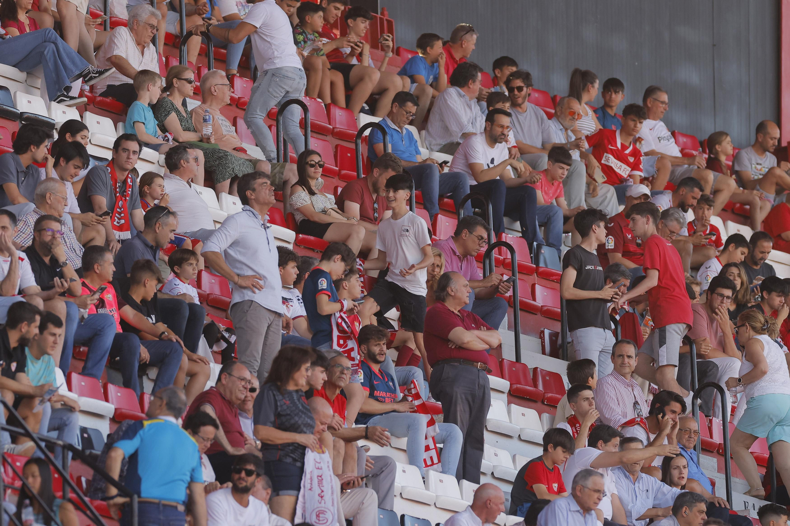 Búscate en las fotos del Sevilla-Español