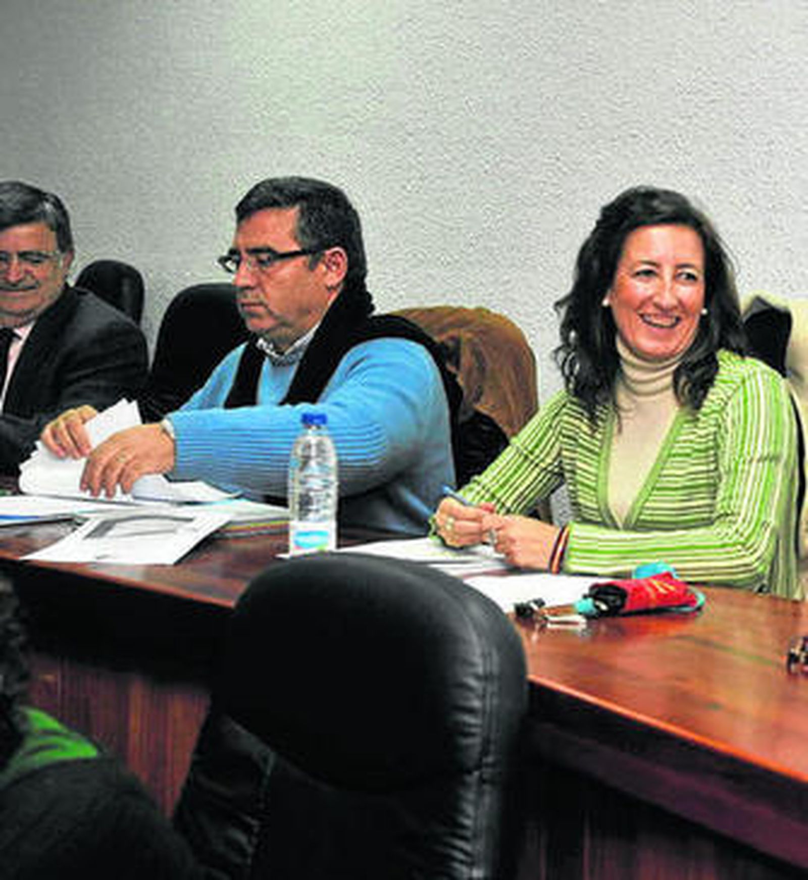 La alcaldesa de Cardeña en una reunión de la Mancomunidad.