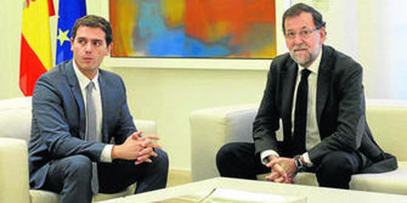 Albert Rivera y Mariano Rajoy posan antes de una reunión en La Moncloa para tratar el asunto catalán.