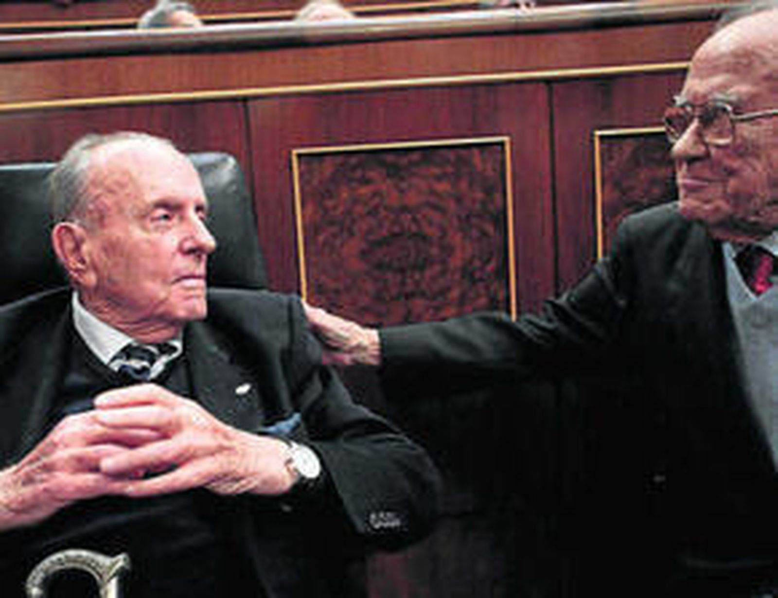 Fraga y Carrillo en el Hemiciclo en el 30 aniversario del intento de Golpe de Estado. REUTERS. / REUTERS