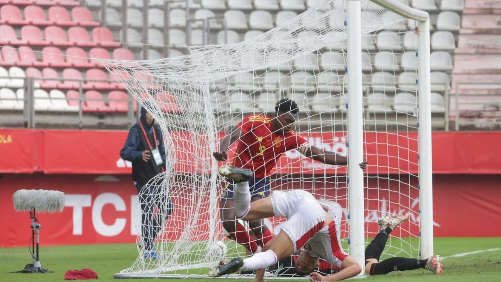Roberto, debut y gol con España sub 21