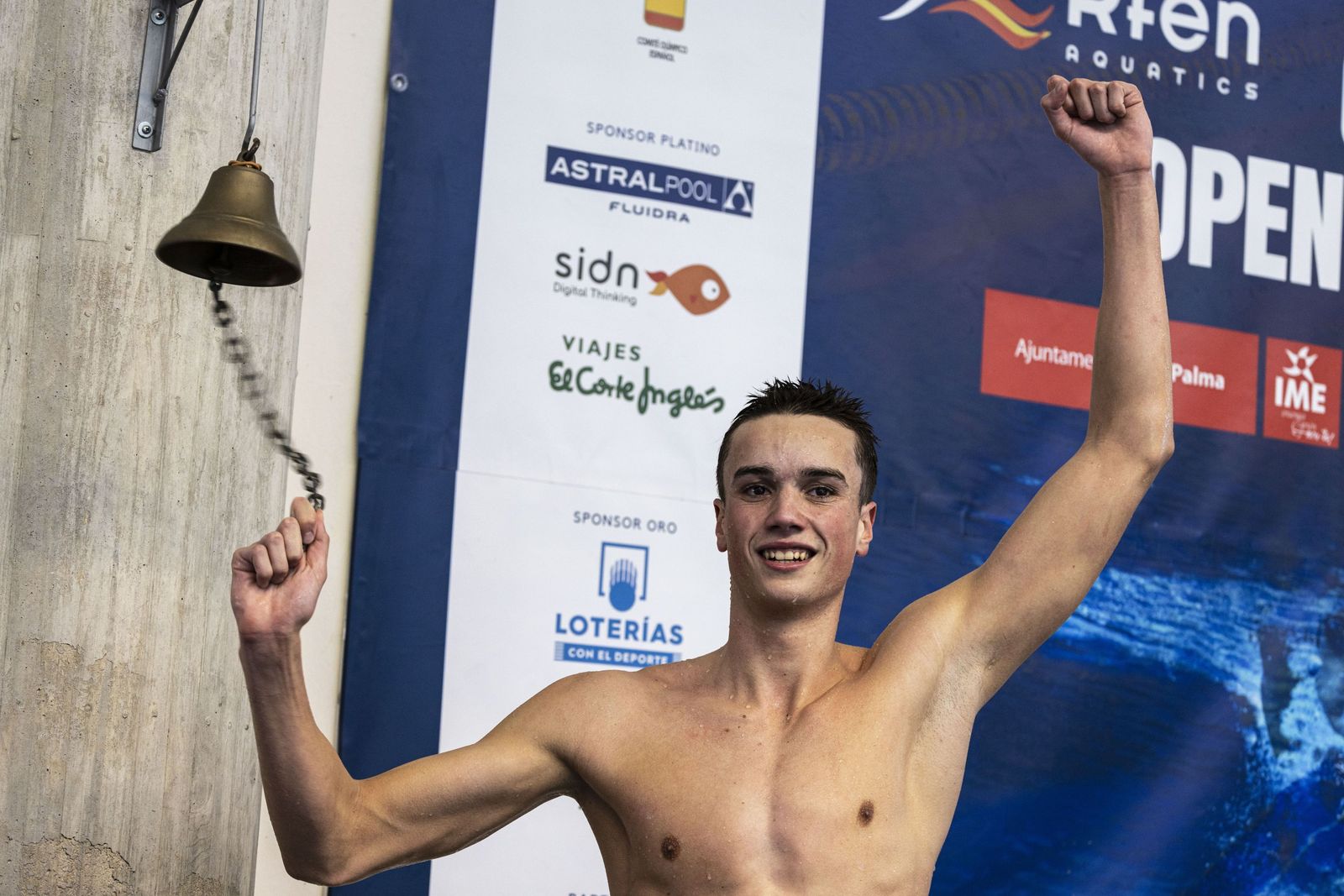 Carlos Garach celebra un triunfo.