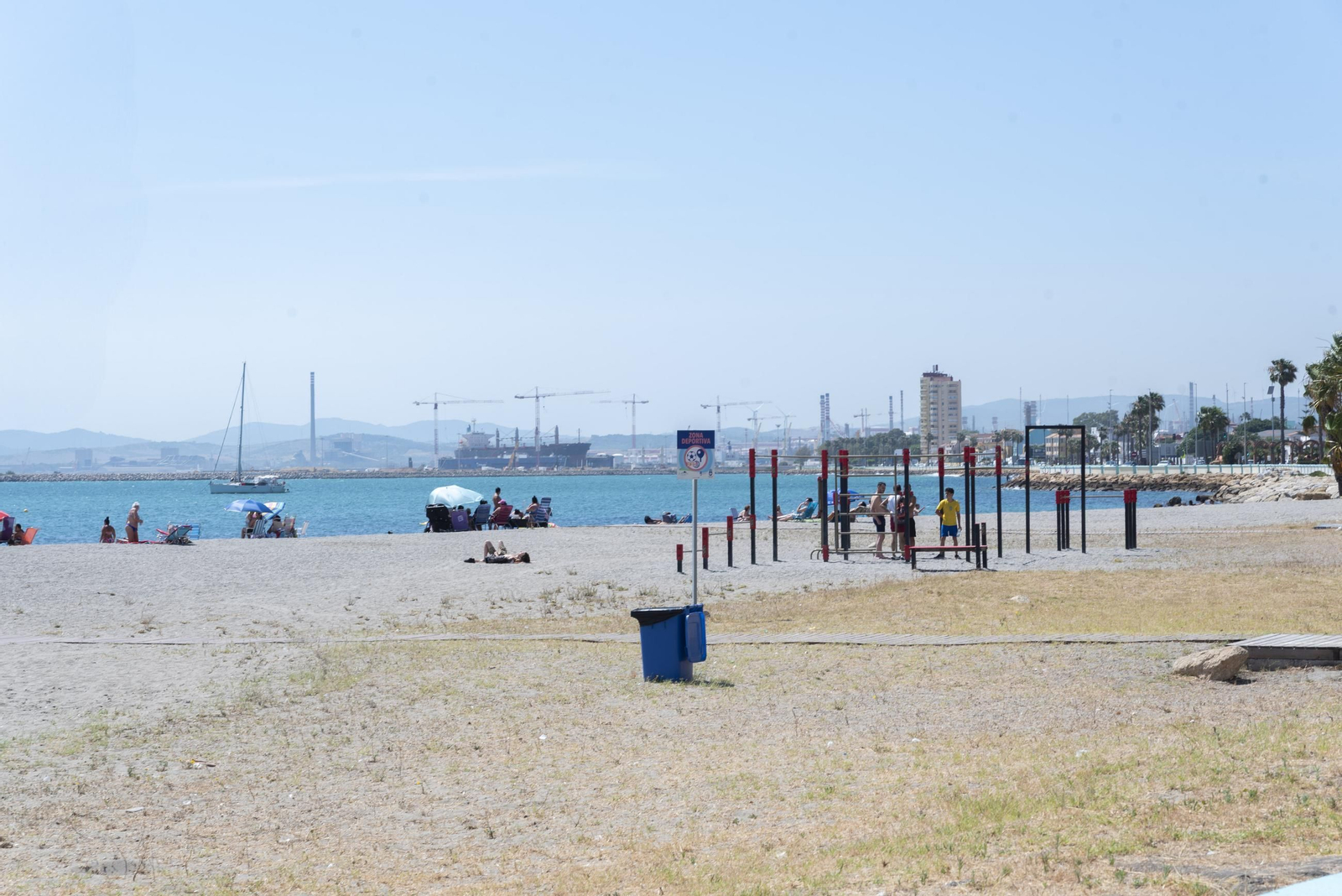 Fotos de una tarde en las playas de levante y de poniente en La Línea
