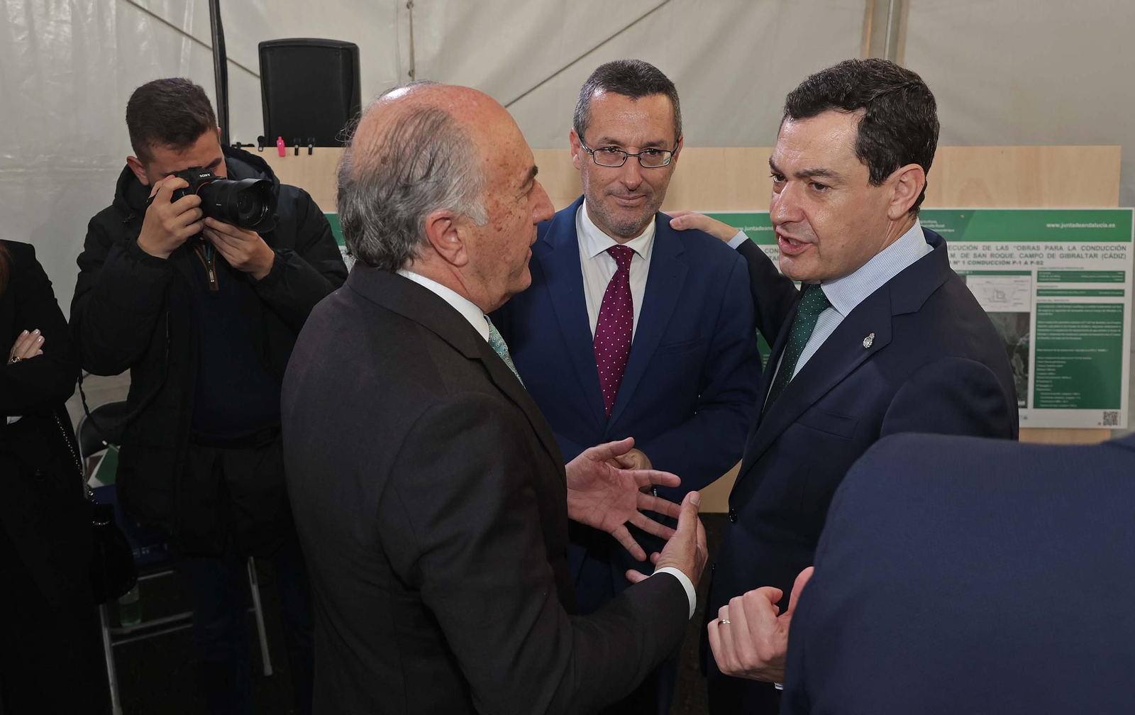 Juanma Moreno inaugura en Castellar la nueva tubería de agua para abastecer la zona norte de San Roque y el Valle del Guadiaro, en imágenes