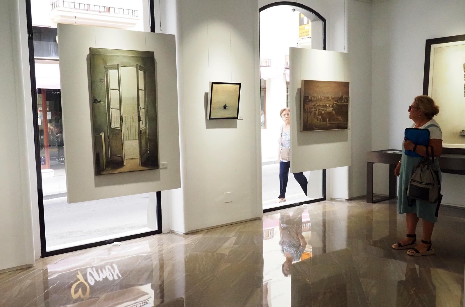 Enrique Romero Santana regresa a Lepe y pone en marcha la primera galería de arte de la ciudad.