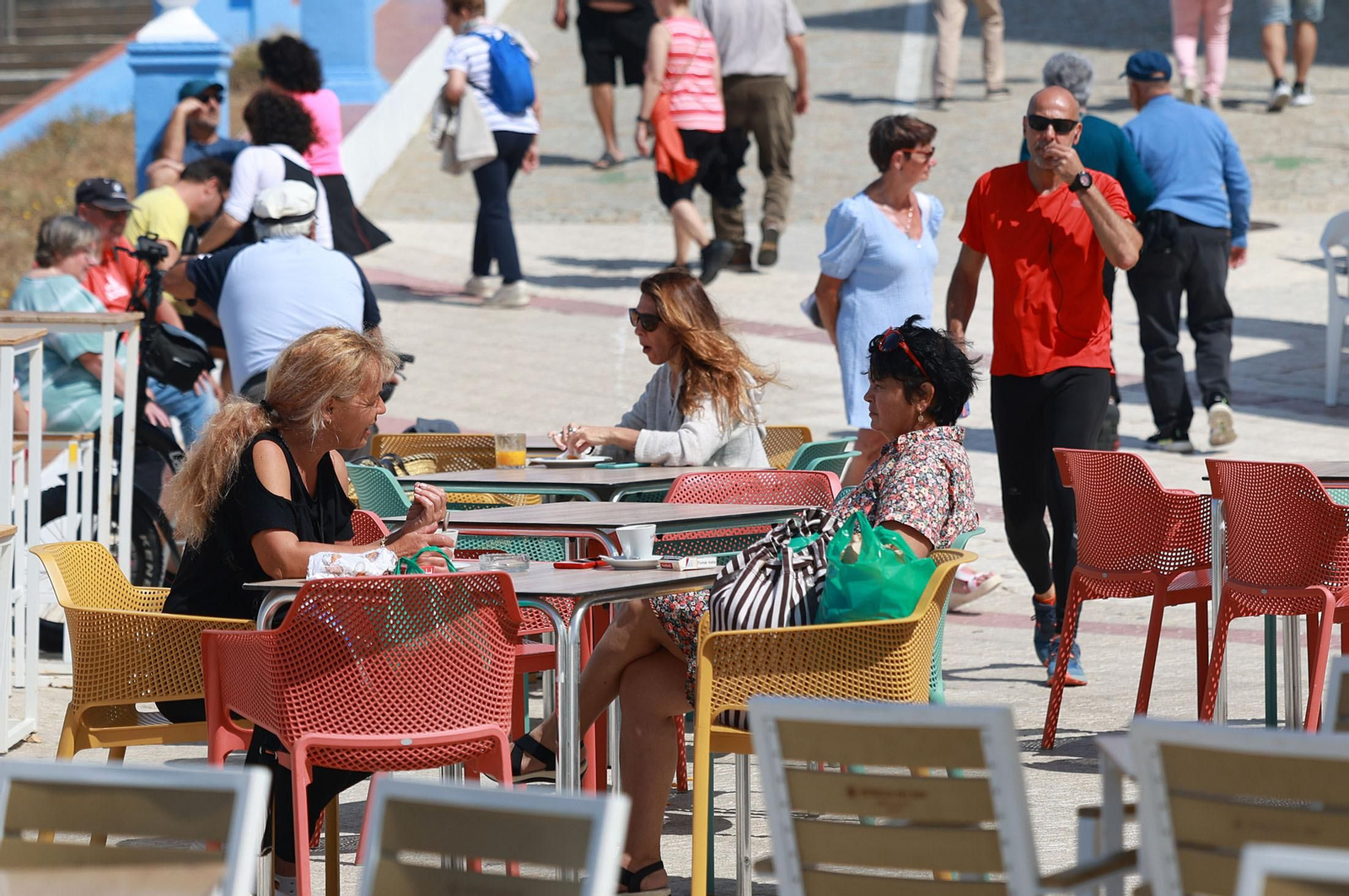 Imágenes del ambiente en las playas de Matalascañas y Mazagón durante la mañana del domingo