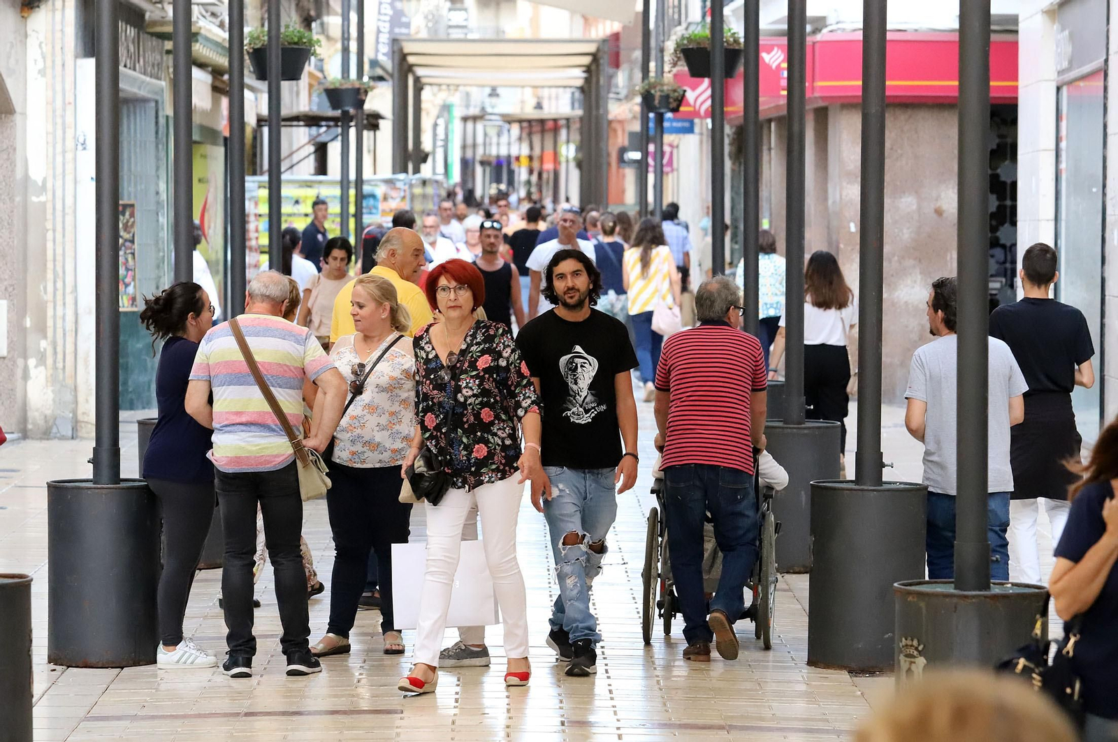 Imágenes de los comercios cerrados y ambiente de las calles del centro