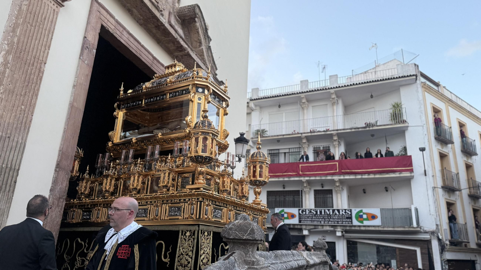 La procesión del Santo Sepulcro en este Viernes Santo de Córdoba, en imágenes