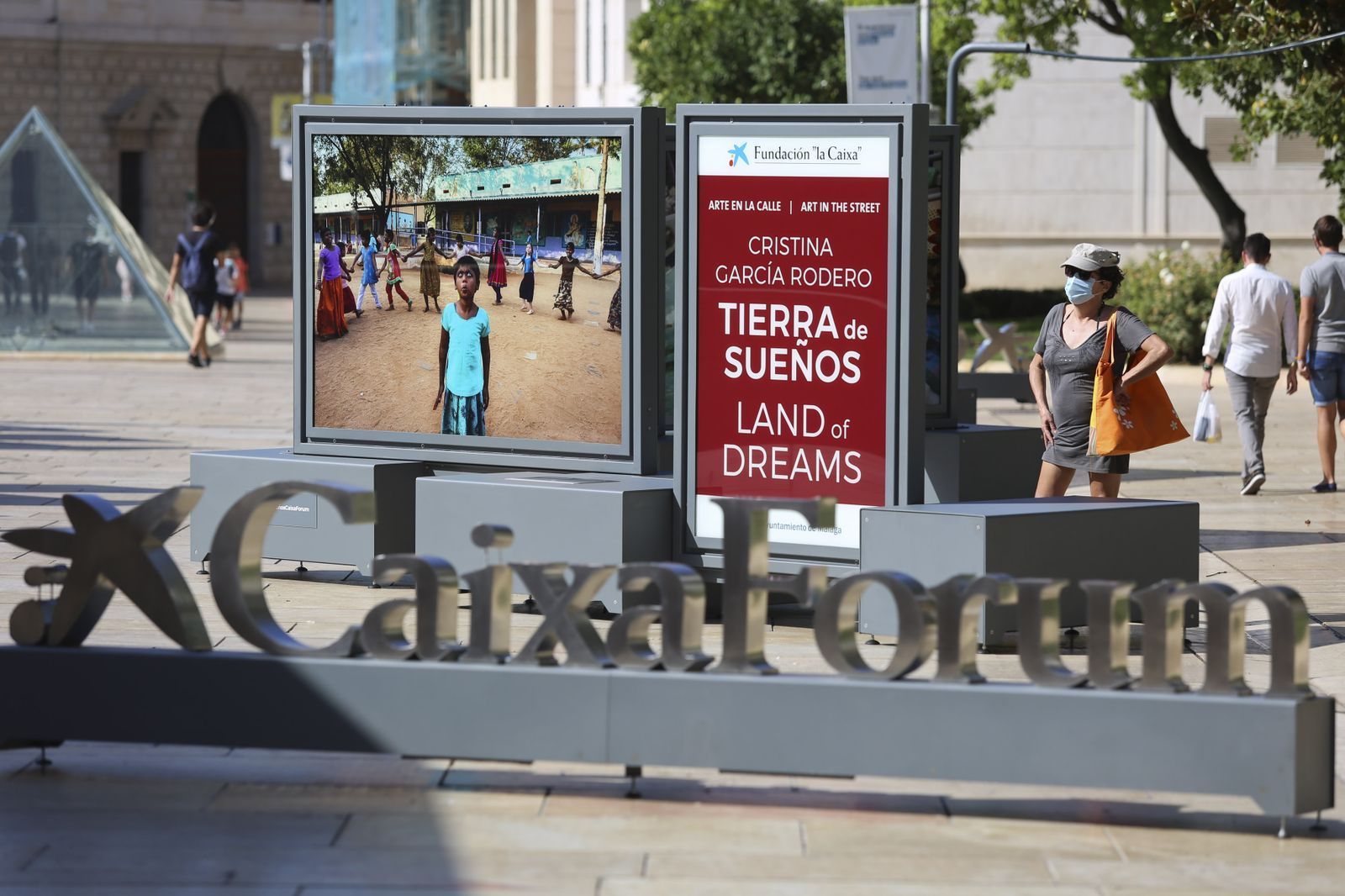 Fotos de la exposición sobre la vida cotidiana en la India de la calle Alcazabilla