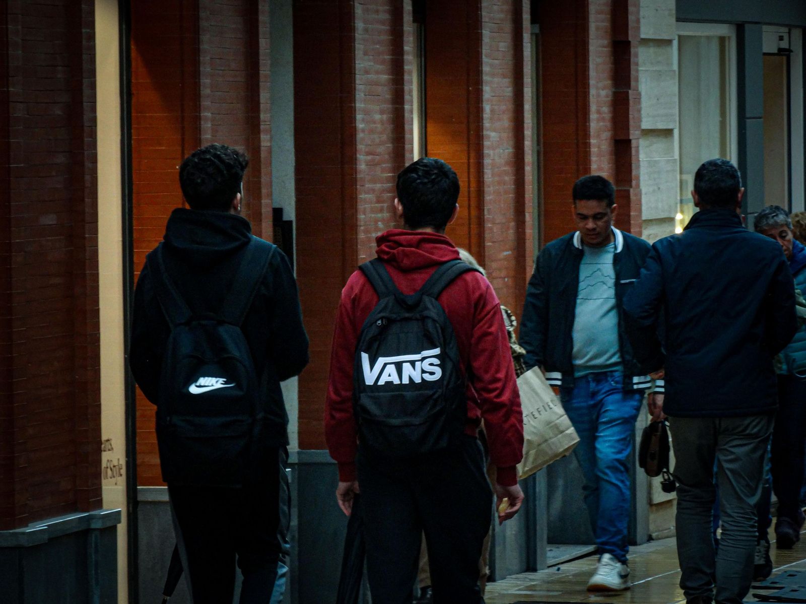 Fotografías del ambiente en la ciudad durante la mañana del lunes