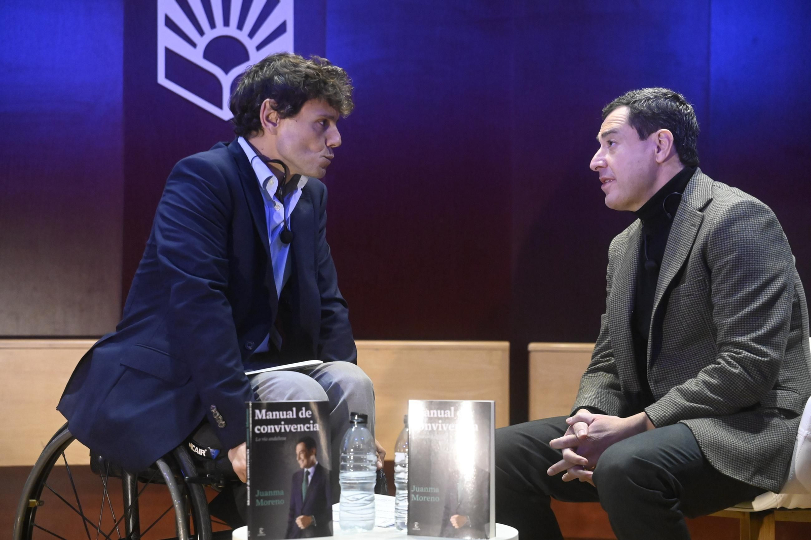 Juanma Moreno presenta en Córdoba su libro 'Manual de convivencia', en imágenes